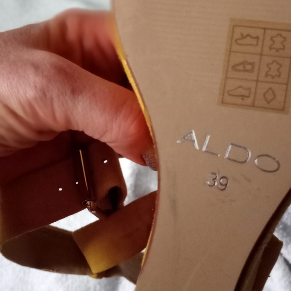 Shoes - Picture 5 of 6